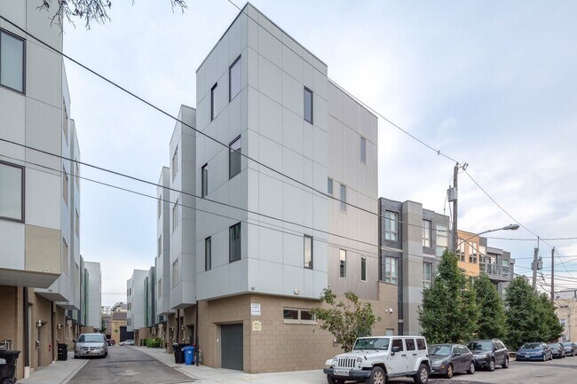 Building Photo - Northern Liberties Townhome with attached Garage