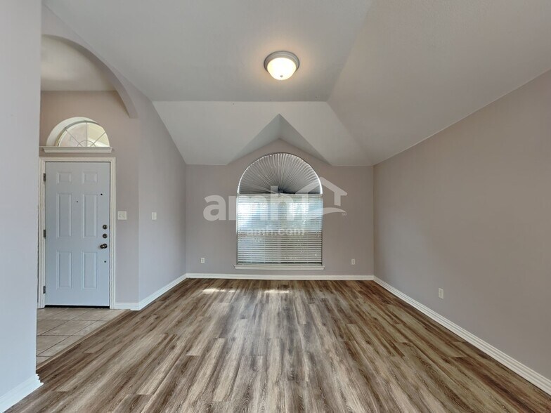 Building Photo - 416 Jeffdale Dr