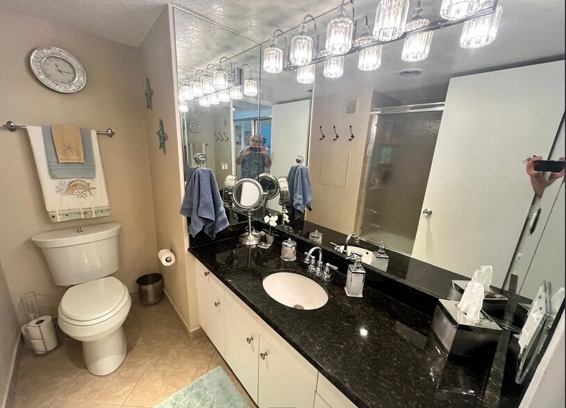 Building Photo - 880 Mandalay Ave