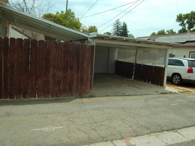 Building Photo - 916 12th St