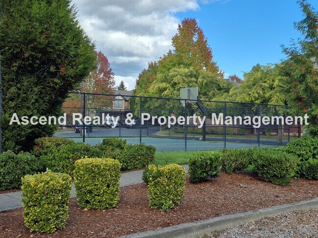 Building Photo - Available Immediately Minutes to Orenco Sh...