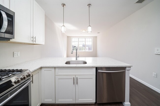 Building Photo - 850 Newark Ave