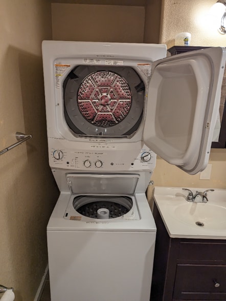 Building Photo - 323 Zuniga St