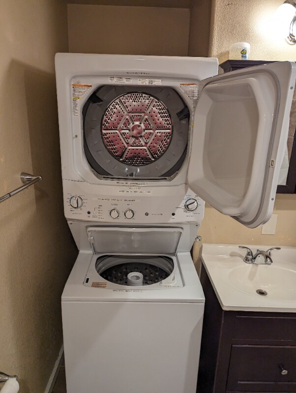 Building Photo - 323 Zuniga St