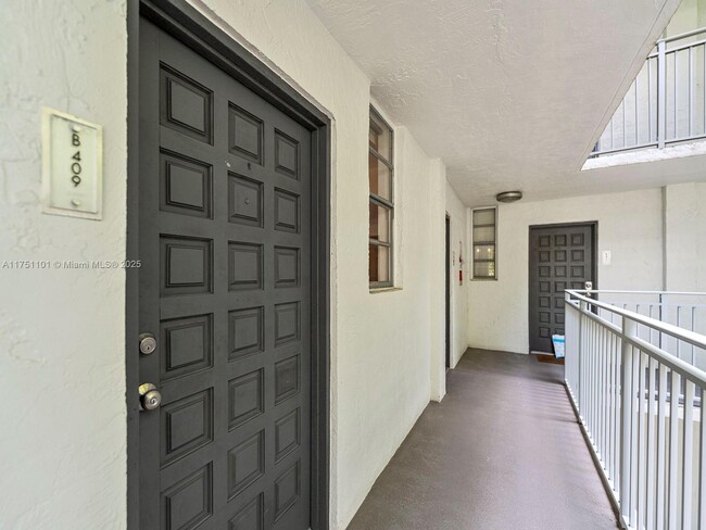 Building Photo - 750 NE 64th St