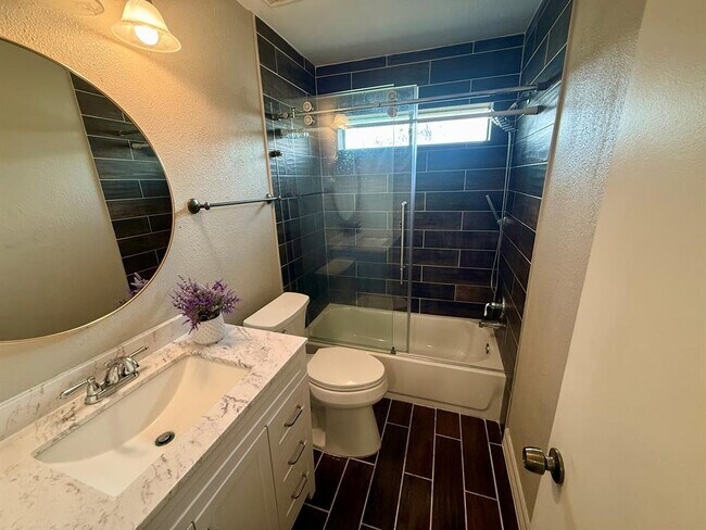 Building Photo - 9407 Pinole Ln