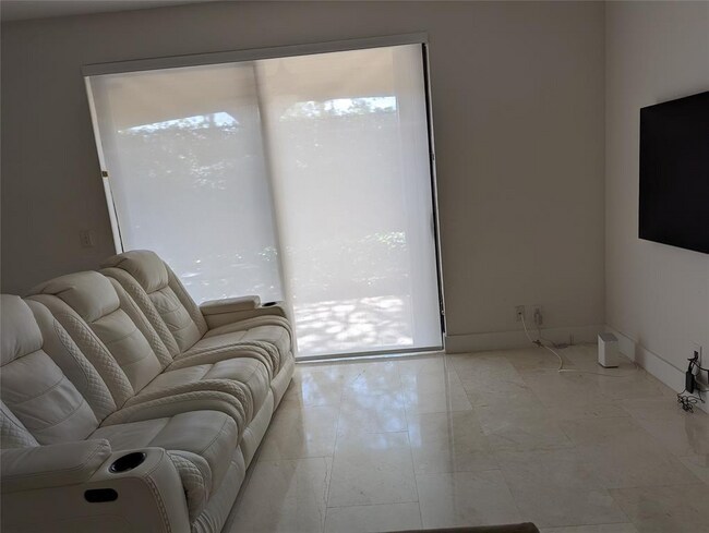 Building Photo - 4102 Forest Dr