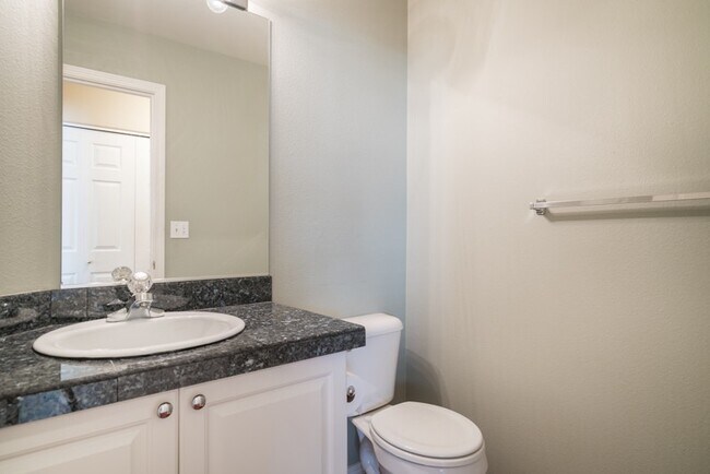 Building Photo - Quaint Carman Ridge Home in Lake Oswego