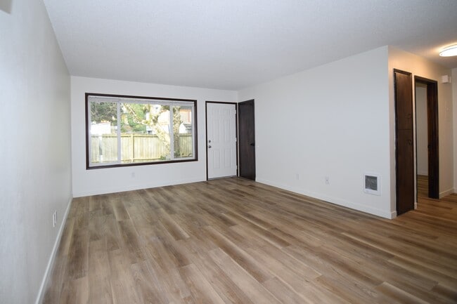 Building Photo - 3434 SE King Rd