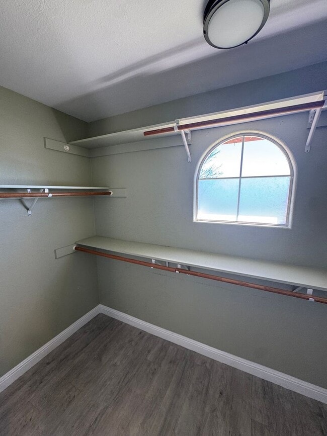 Building Photo - 4-Bedroom Home with Updated Kitchen and Co...