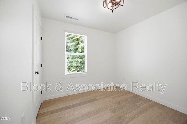 Building Photo - 2813 Wilcox Pl