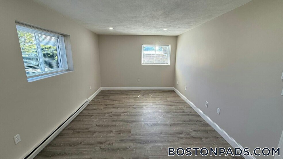 Building Photo - 310 Thompson Rd