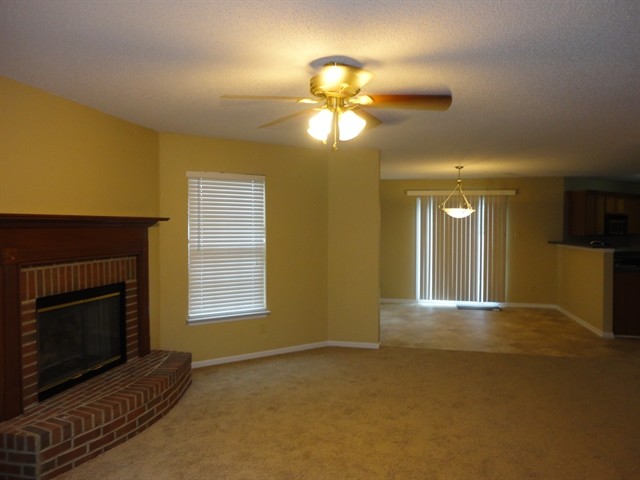 Building Photo - 1619 Howell Dr