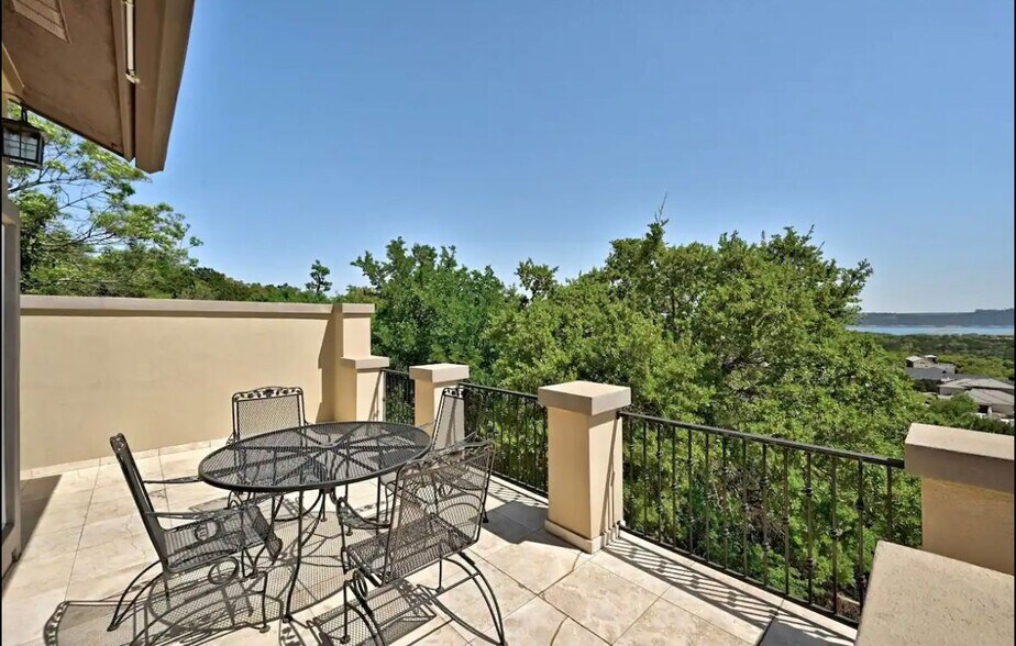Building Photo - 3711 Highland Dr