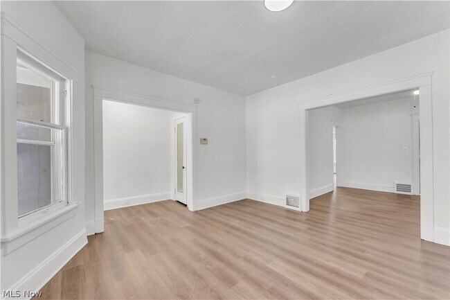 Building Photo - 414 E 148th St