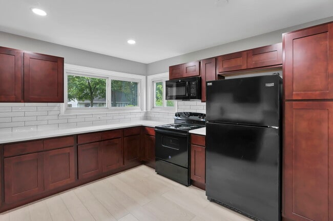 Building Photo - 869 Afton-