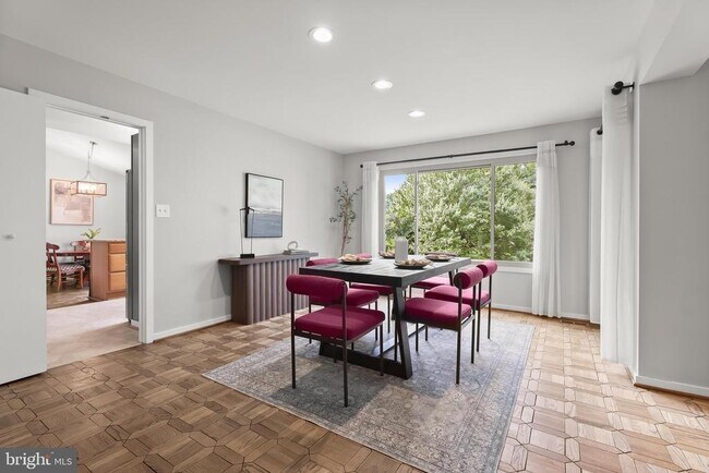 Building Photo - 5 Whitebridge Ct