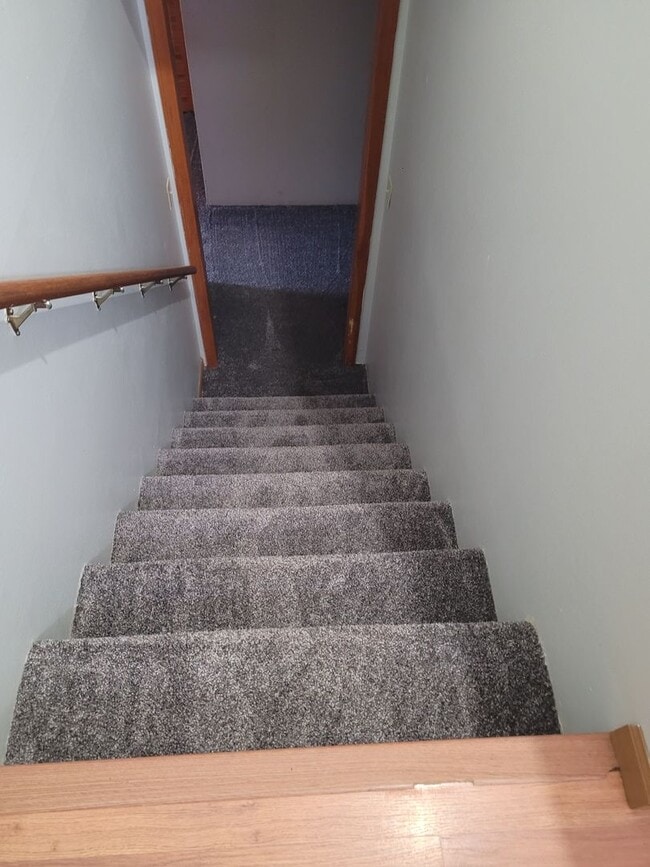 Building Photo - Available December 21st! SPACIOUS & PET FR...