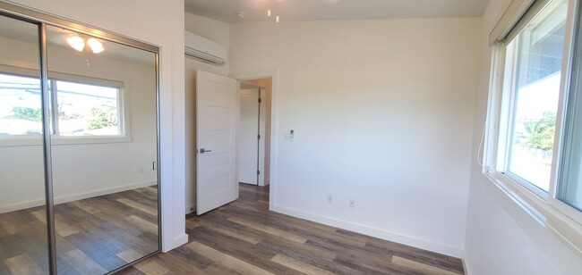 Building Photo - Spacious 2 bed, 1 bath upgraded unit in Ka...