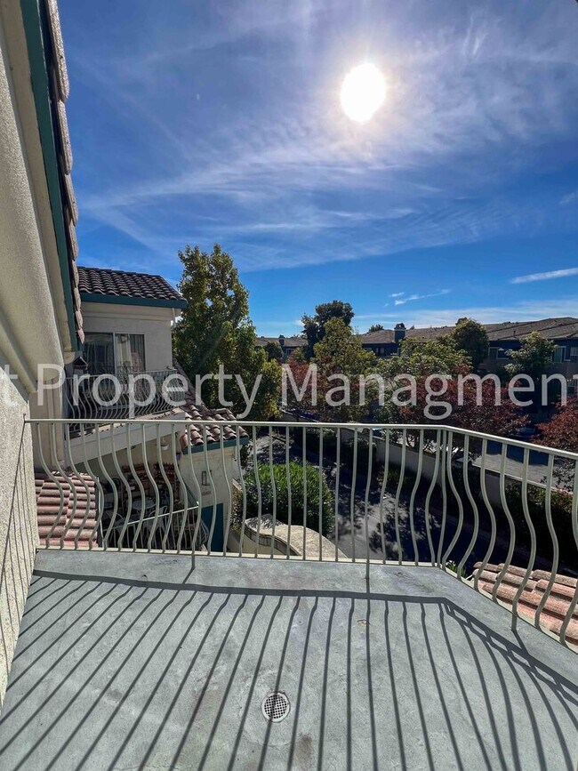 Building Photo - 3 Bedrooms/ 3 Bathrooms; 1,720 Square Foot...