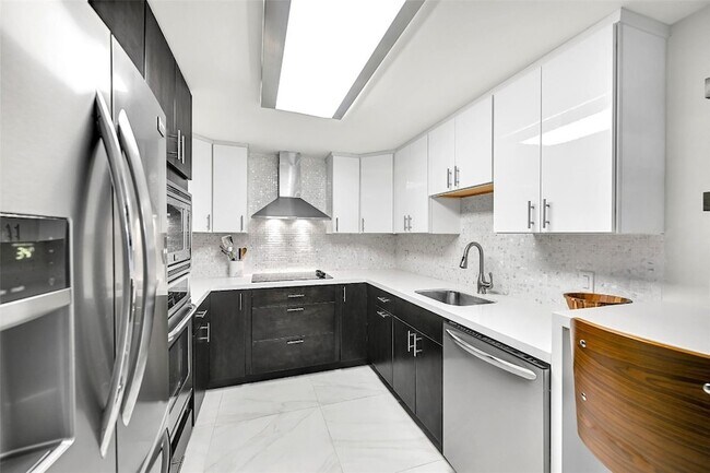 Building Photo - 1880 S Ocean Dr