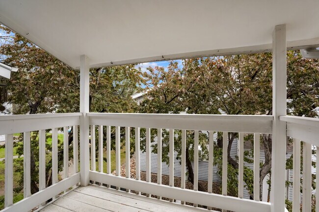 Building Photo - Aurora - 2 Bedroom 2 Bath Condo - Garage, ...