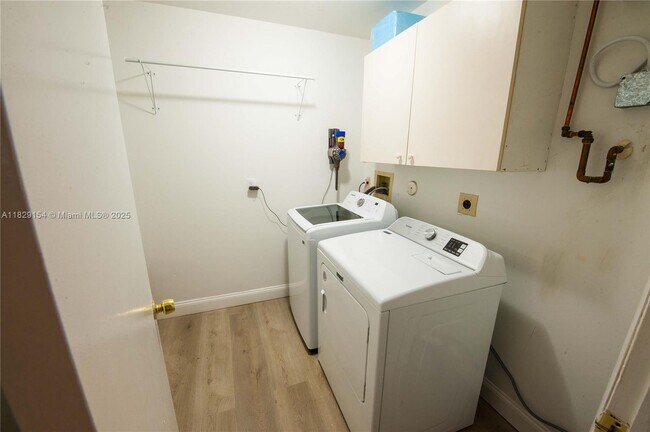 Building Photo - 16301 Malibu Dr