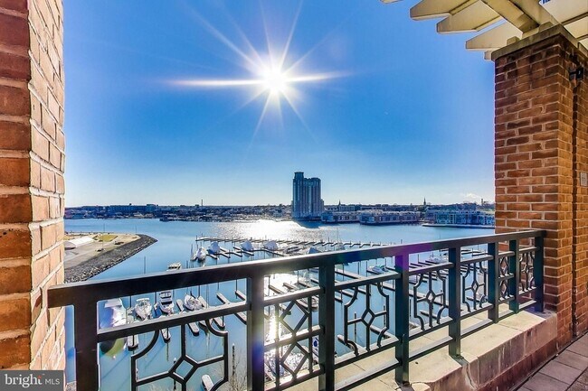 Building Photo - 717 President St