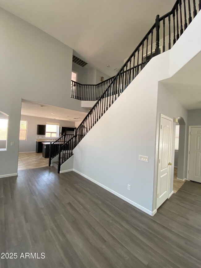 Building Photo - 8402 S 48th Ln
