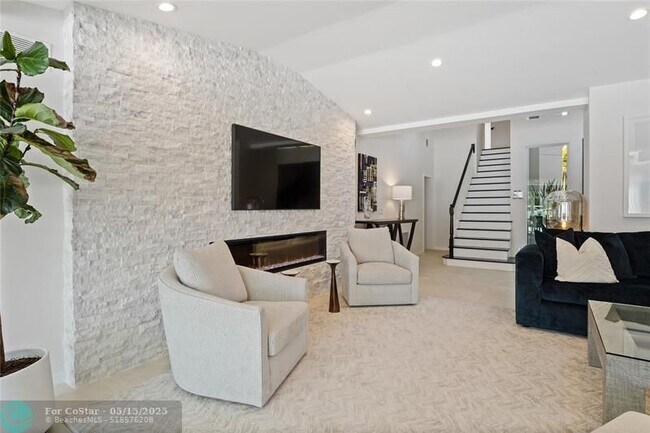 Building Photo - 325 Seven Isles Dr