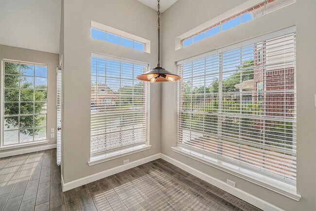 Building Photo - 1123 Misty Lake Dr