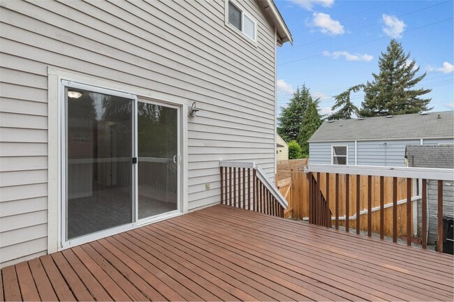 Building Photo - Spacious 6 Bed 3 Bath home in Ravenna