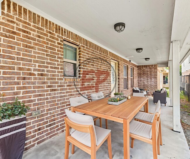 Building Photo - 2009 S 15th St