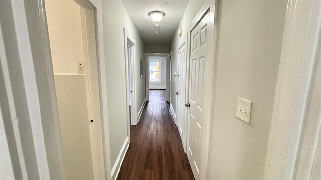 Building Photo - 10 Eames St