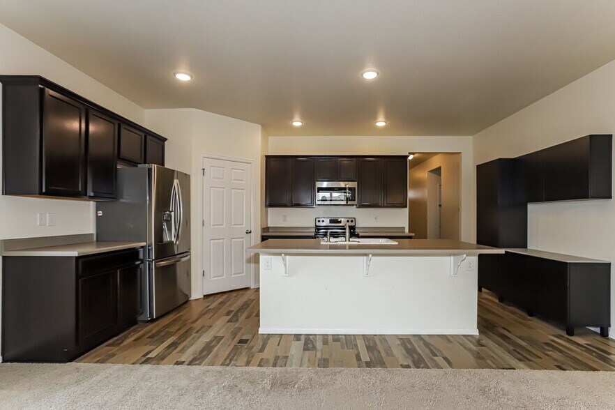 Building Photo - 535 Hermosa St