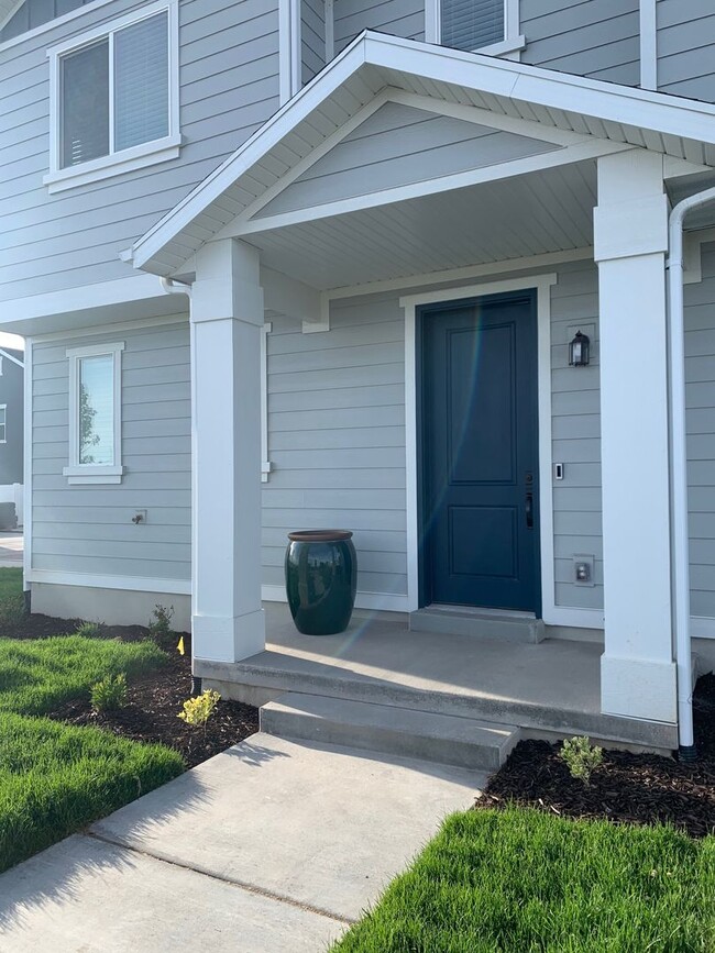 Building Photo - Beautiful 2021 home with fenced yard