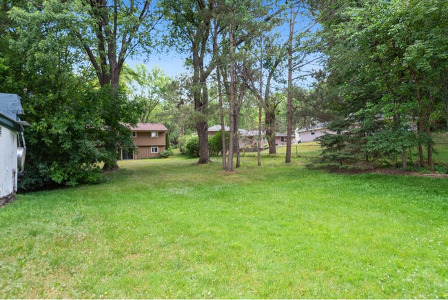 Building Photo - 968 Gershwin Ave N