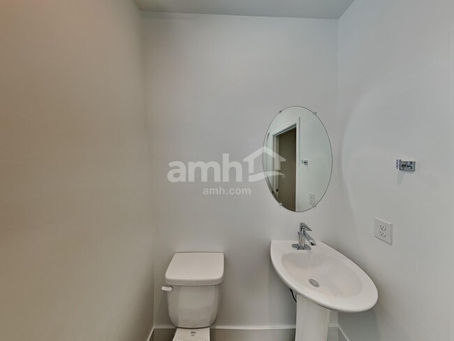 Building Photo - 6504 E Paseo Alga