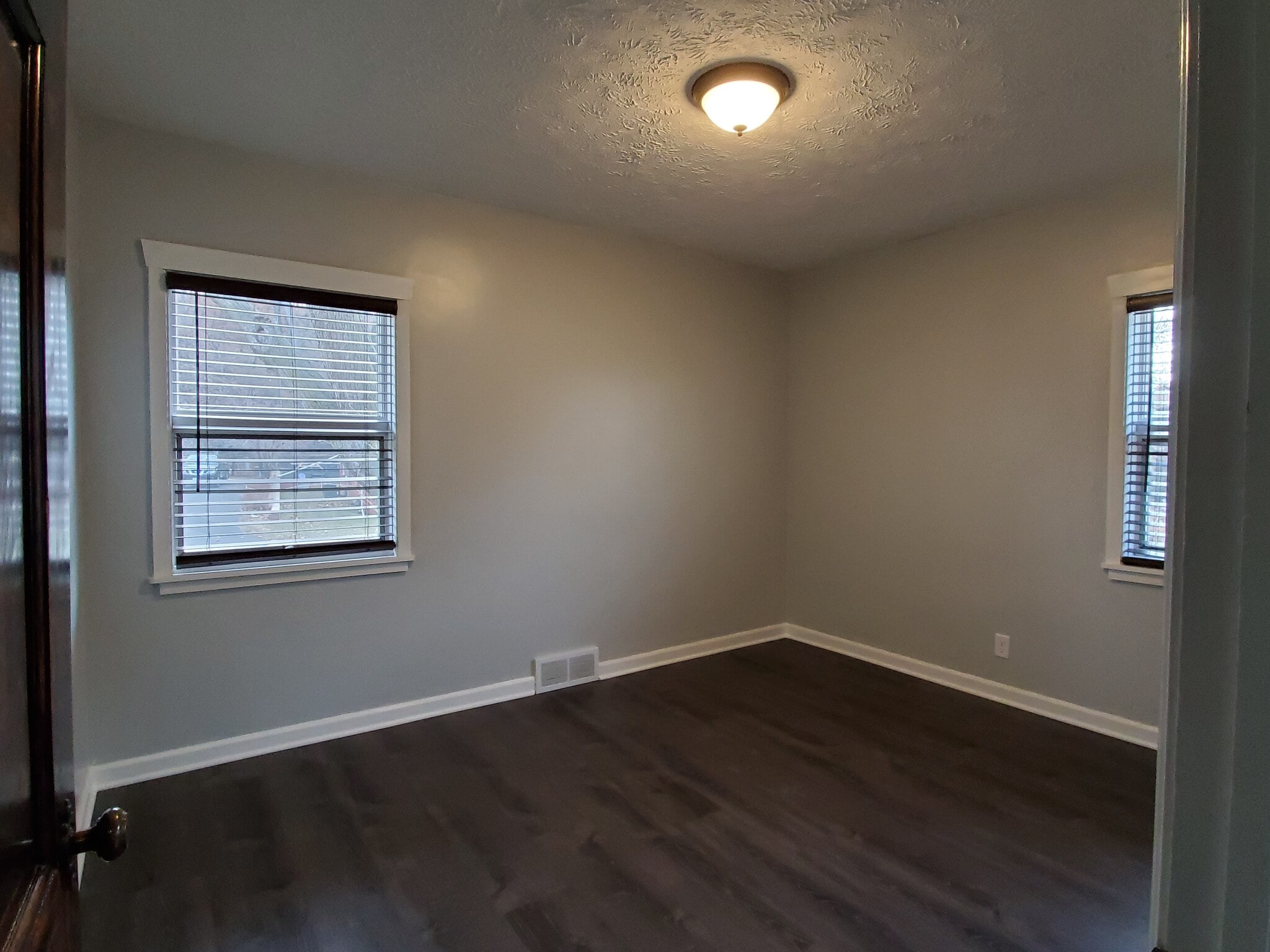 Building Photo - 138 Elmwood Dr