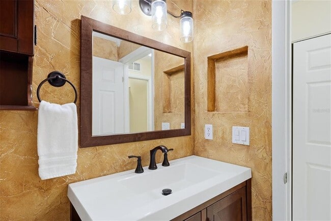Building Photo - 3663 Longmeadow