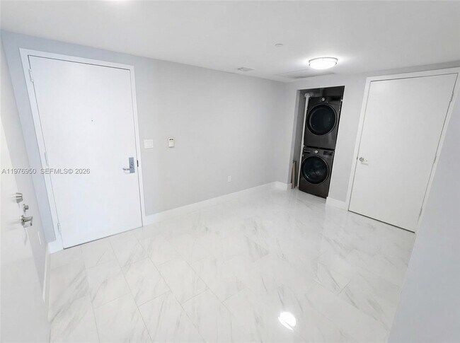 Building Photo - 475 Brickell Ave