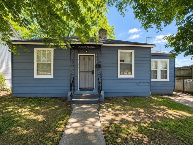 Building Photo - 846 Birch St