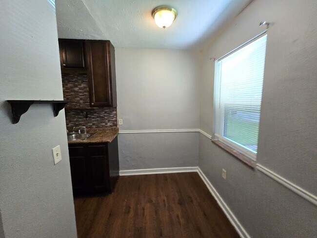 Building Photo - 1 bedroom 1 bath duplex in Navy Point!