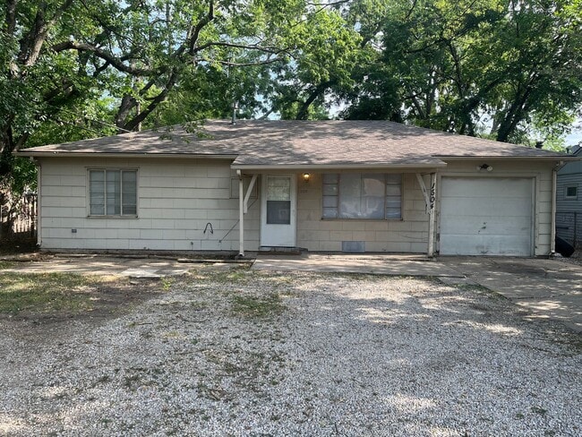 Primary Photo - 1504 SW 37th St