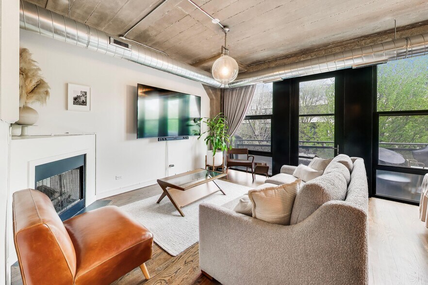 Building Photo - 1111 W 15th St