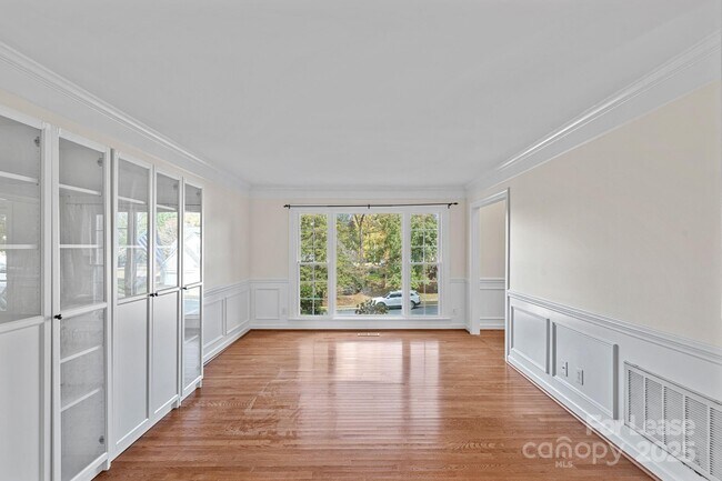 Building Photo - 7117 Kinsmore Ln