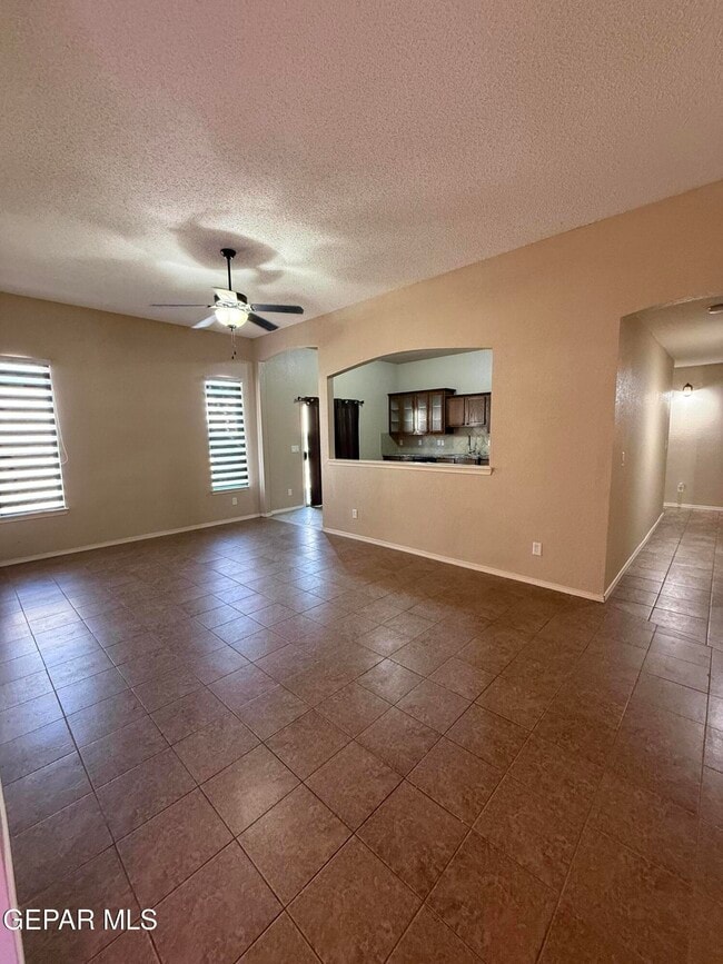 Building Photo - 14345 Desert Sage Dr