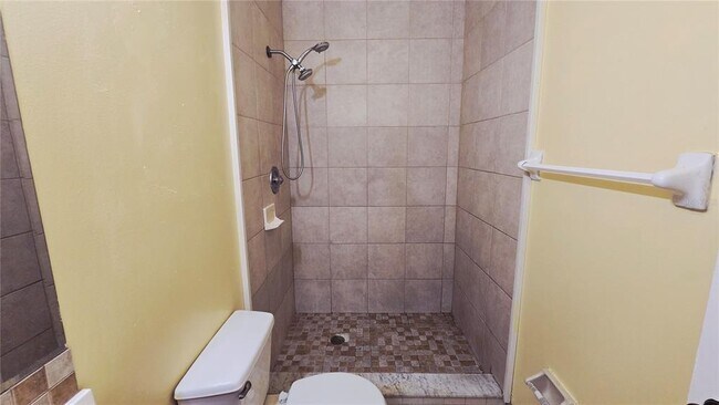 Building Photo - 1715 Bentley Blvd