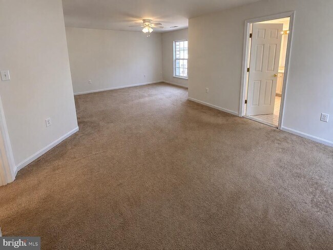 Building Photo - 8646 Royal Worcester Ln