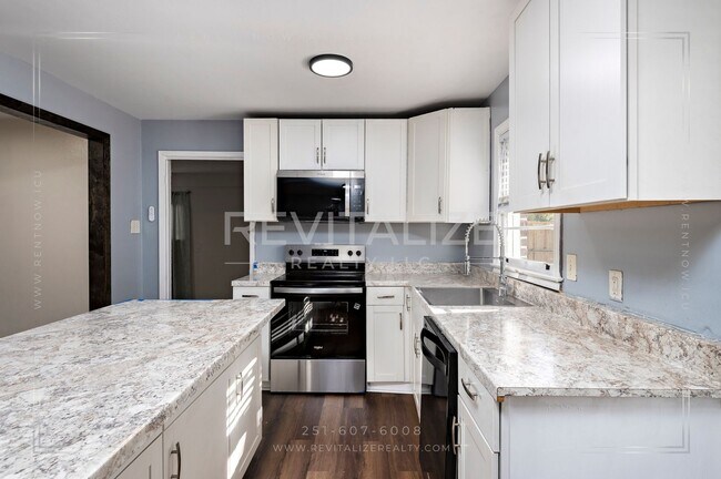 Building Photo - Newly Renovated 3 Bed 2 Bath Home in Mobile